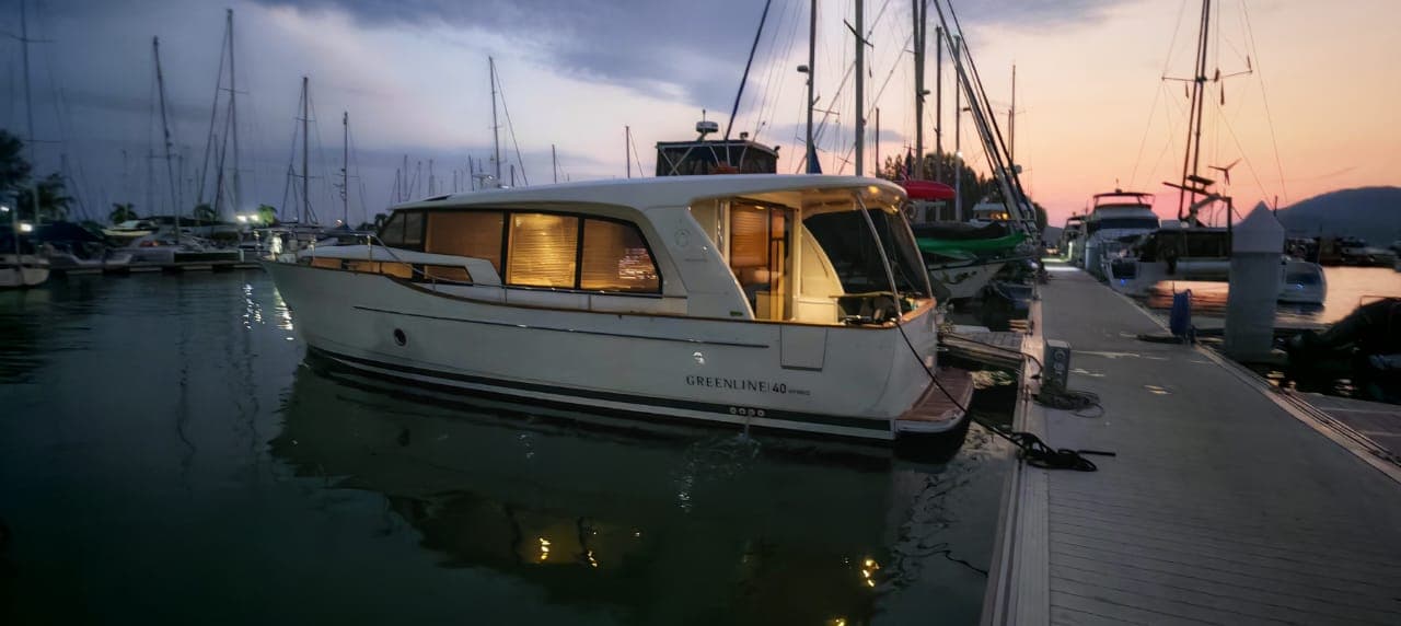 Greenline 40 — Hybrid motor yacht